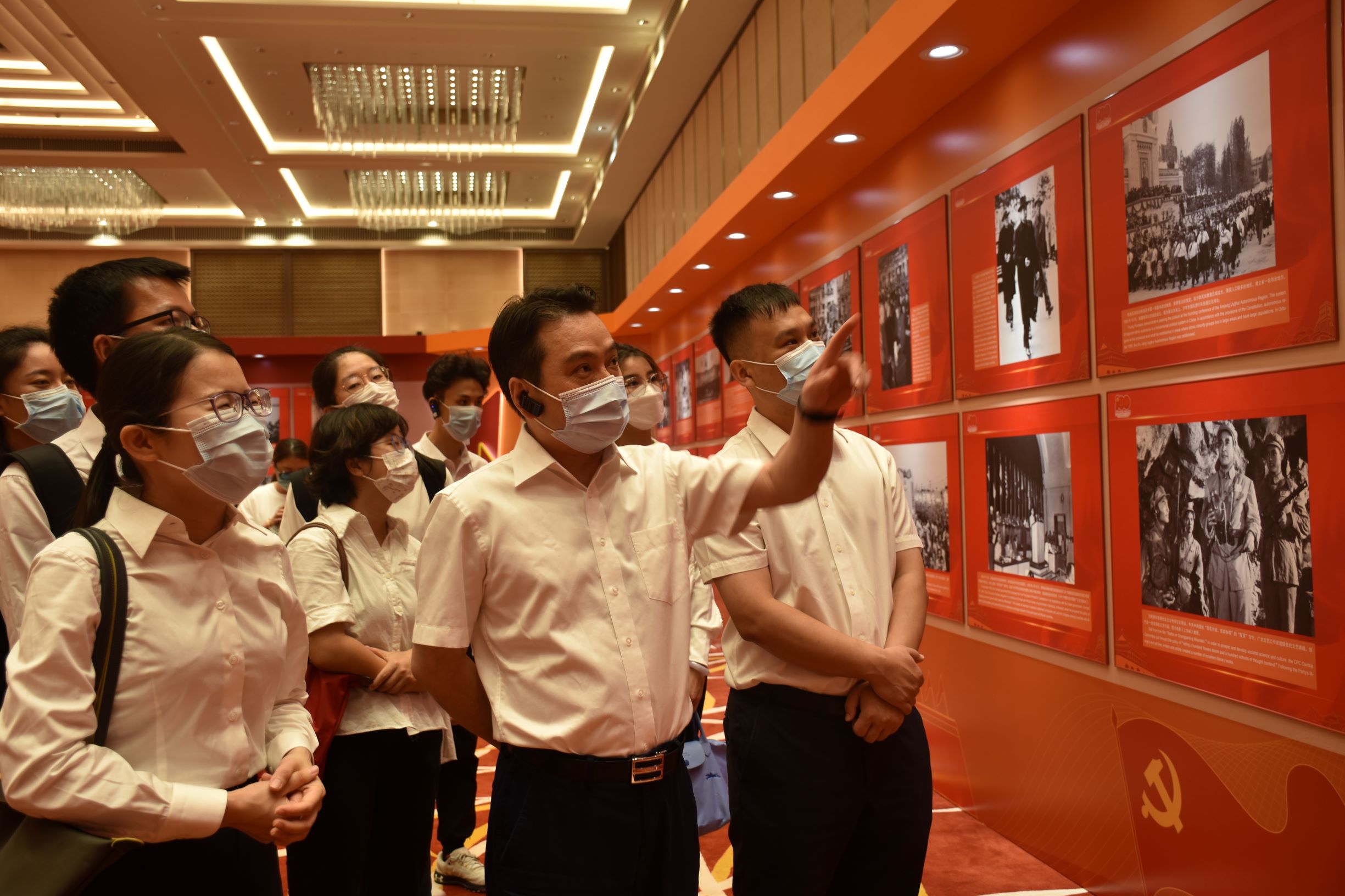 参观主题展01副本.JPG